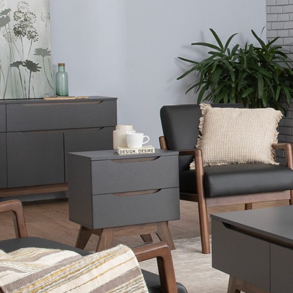 MANDO SIDE TABLE - Image 2